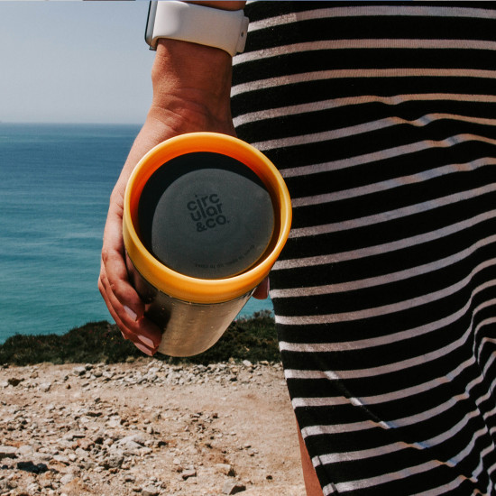 Mug da viaggio 35cl Circular&Co nero-giallo