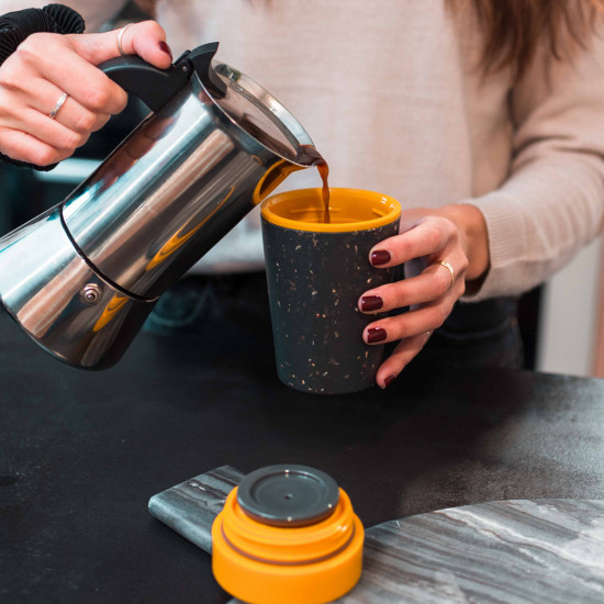 Mug da viaggio 35cl Circular&Co nero-giallo