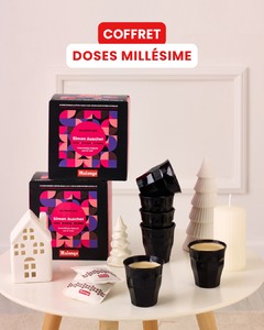 Et si vous craquiez pour notre Coffret Doses Millesime ? ☕

Un coffret élégant réunissant deux étuis de 16 doses du Café Millésime en partenariat avec @simonauscher. Le tout accompagné de six verres expresso Duralex Picardie noirs. ✨
