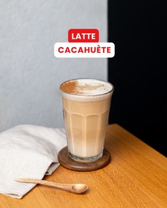 Notre Latte Cacahuète : onctueux et 100% gourmand. 🥜🤤 

📍 Paris – 50 Rue Saint-André des Arts
📍 Nice – 9 Av. Jean Médecin | Gare du Sud | CAP 3000