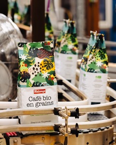 Saviez-vous qu’avant d’arriver dans votre tasse, nos cafés sont strictement contrôlés par nos équipes Qualité, avant, pendant et après la production ? ☕

Un travail quotidien pour garantir le goût, les arômes et la fraîcheur de nos cafés.