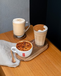 Dimanche cozy alert 🍂☕ 
Découvrez nos boissons d’hiver imaginées par nos baristas. À déguster sans modération dans nos boutiques. 

📍 Paris – 50 Rue Saint-André des Arts
📍 Nice – 9 Av. Jean Médecin | Gare du Sud | CAP 3000