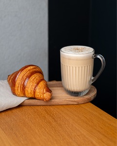 Dirty Chaï Sésame + croissant : le boost matinal parfait ☕🥐

À découvrir dans nos boutiques : 
📍 Paris – 50 Rue Saint-André des Arts
📍 Nice – 9 Av. Jean Médecin | Gare du Sud | CAP 3000