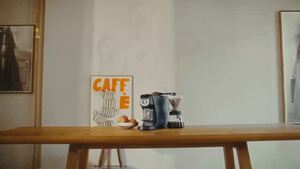 Deux façons de vivre votre pause café avec DUO 🤎

Le café filtre, pour les moments où l’on aime prendre le temps de savourer sa tasse.

L’expresso, pour retrouver toute l’intensité du café, même quand le temps presse.

Quel rituel vous ressemble le plus ? 👇
