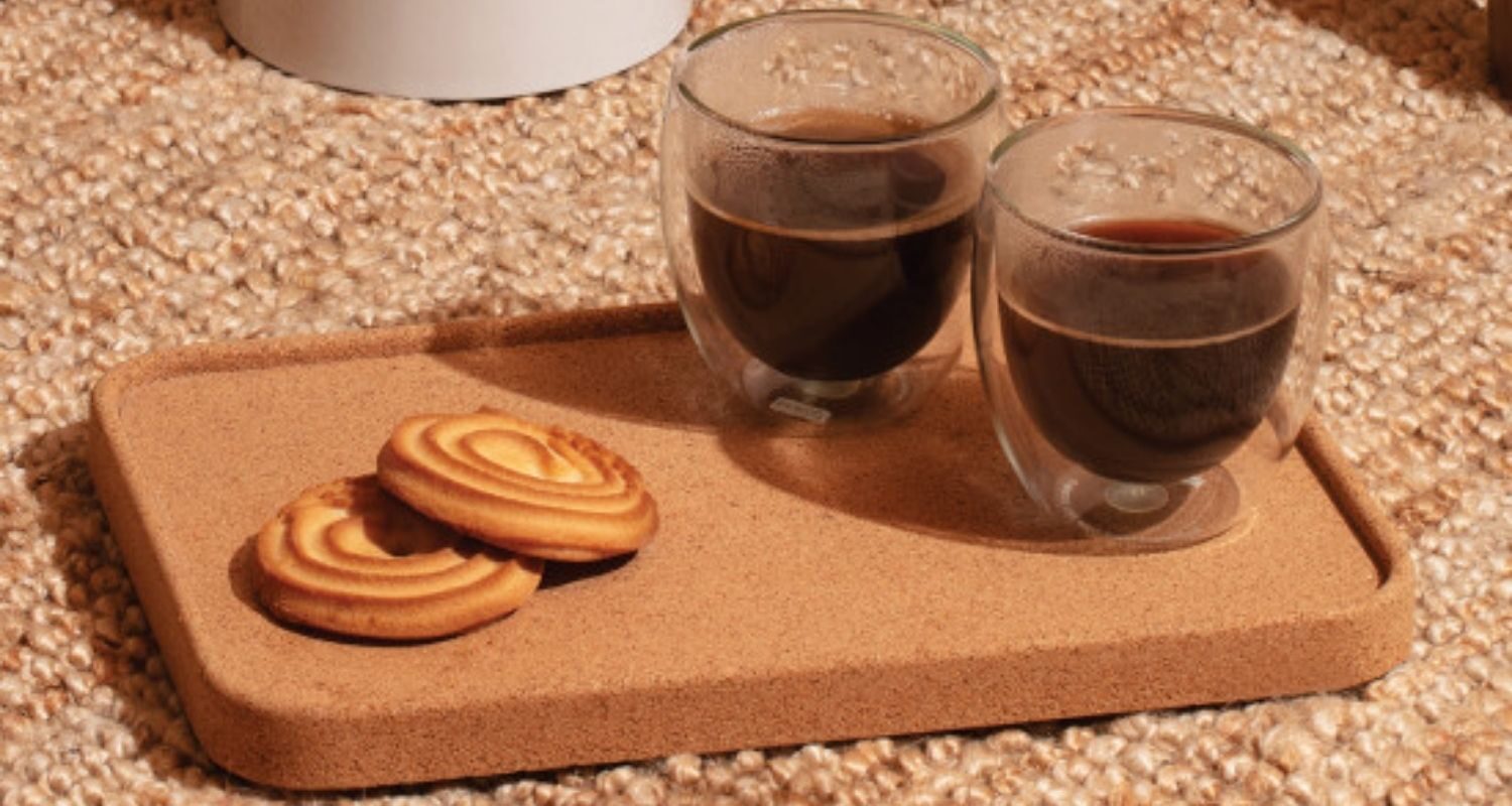 Verres à café bodum avec petits gateaux