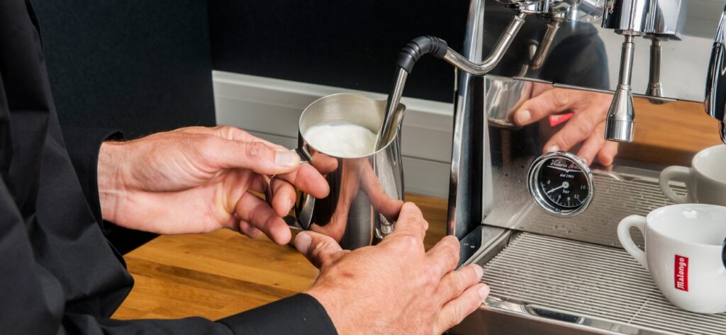 Préparation de mousse de lait pour Latte Art