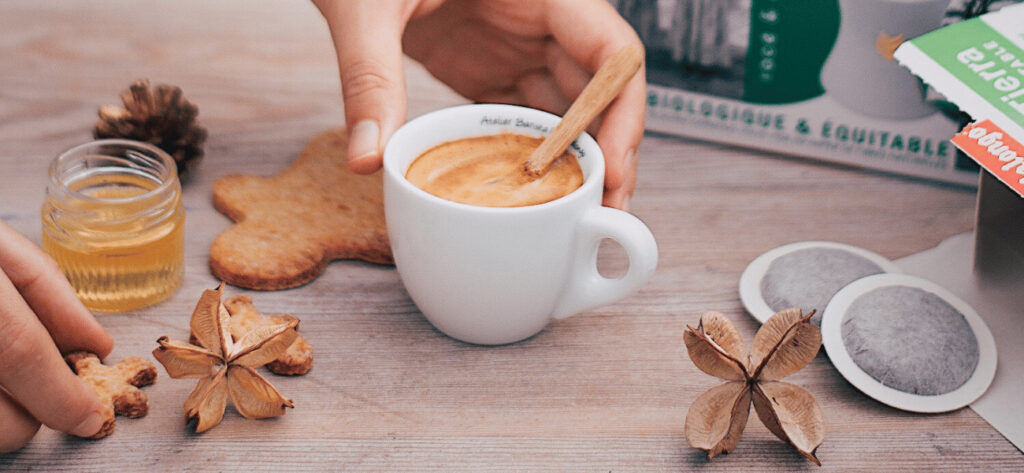 petit déjeuné avec expresso réalisé avec la machine à dosettes EOH