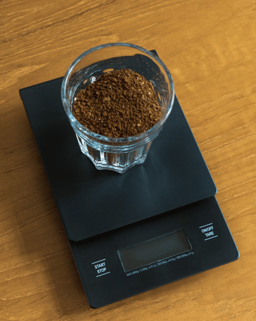 Peser le café moulu