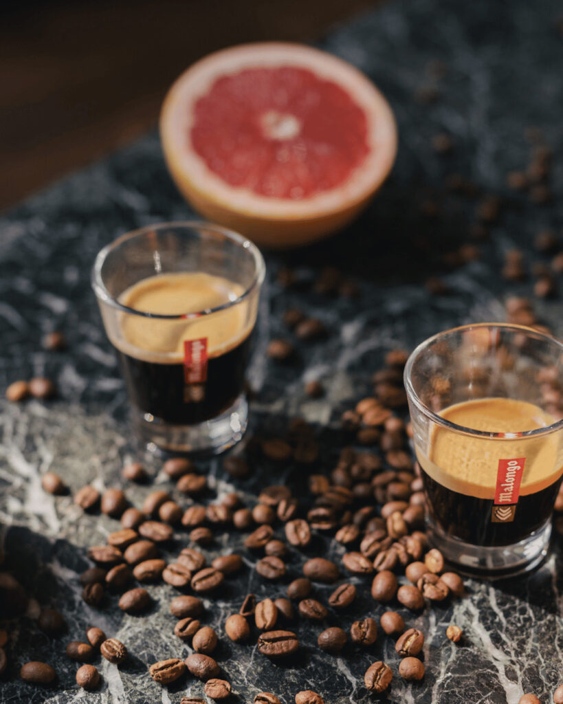 Choisir un café en grains pour la fraîcheur des arômes