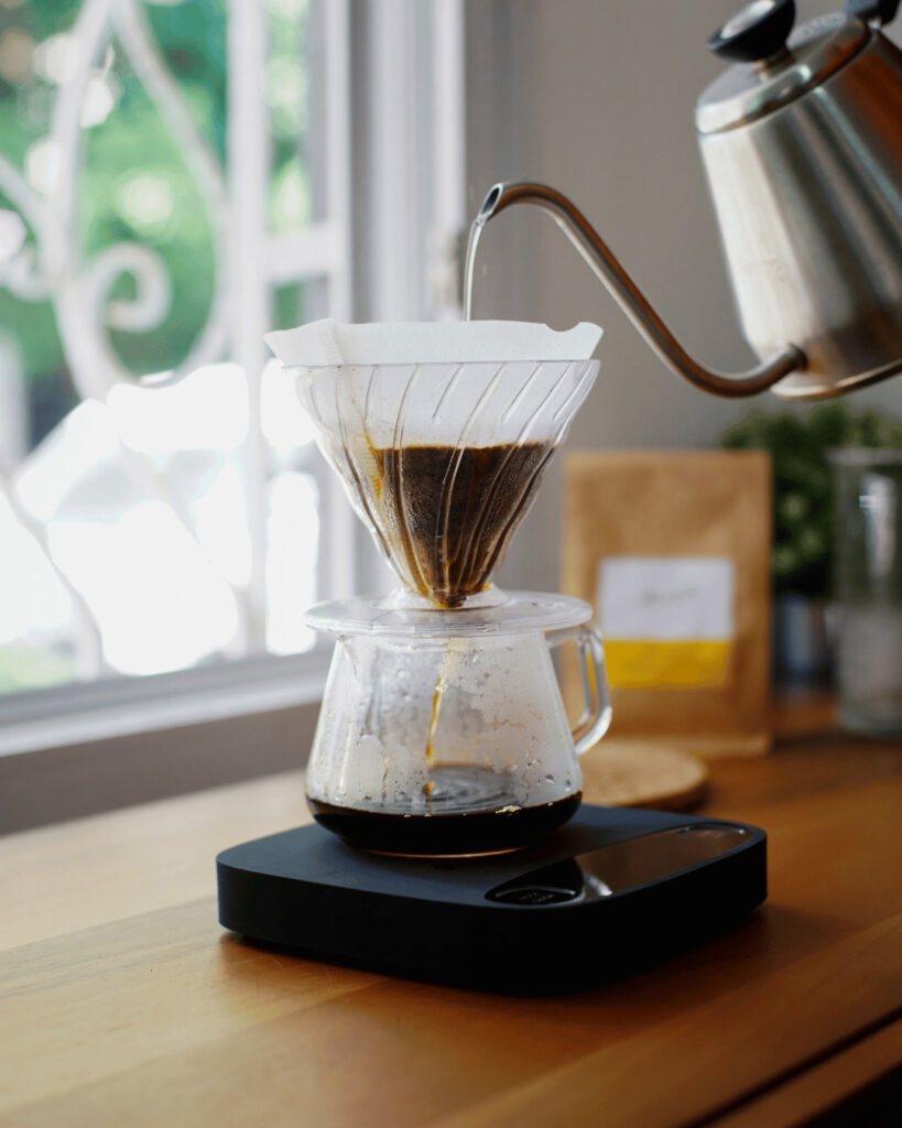 Préparation d'une café avec la cafetière V60