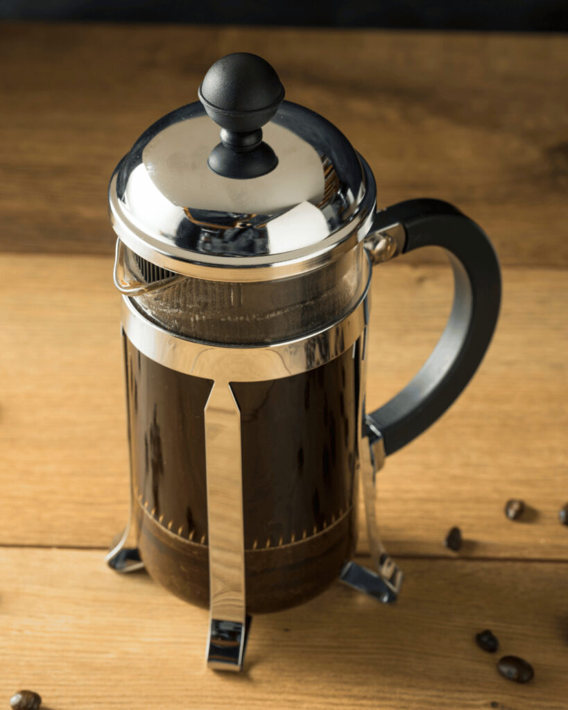 Préparation d'un café avec la cafetière à piston