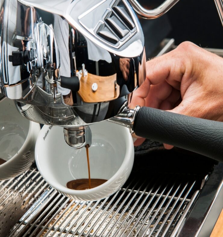 Un expresso sur une machine professionnelle