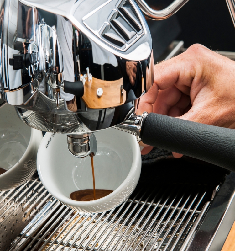 Un expresso sur une machine professionnelle