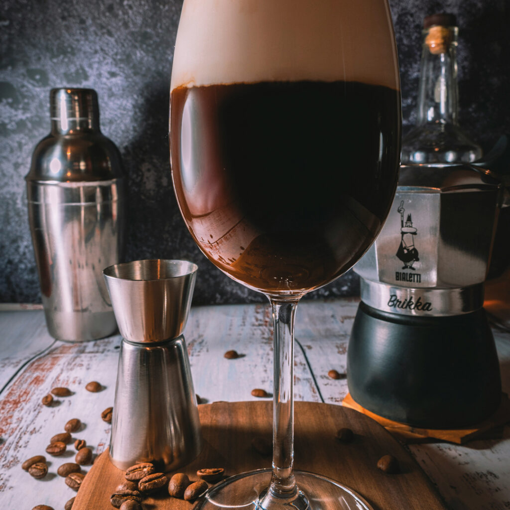 Grand verre à pied fin pour Irish coffee