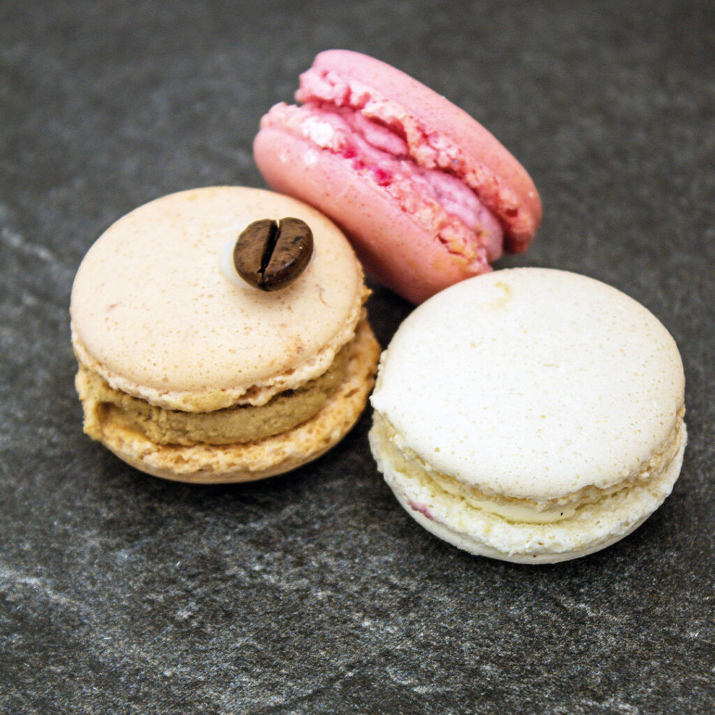 Dessert macarons au café