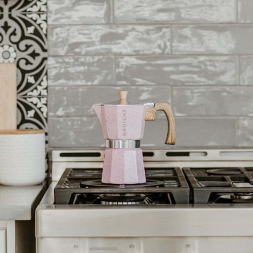 La cafetière italienne à faire chauffer directement sur le feu.