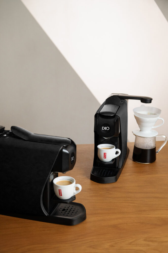 Deux machine à café DUO, l'une à coté de l'autre